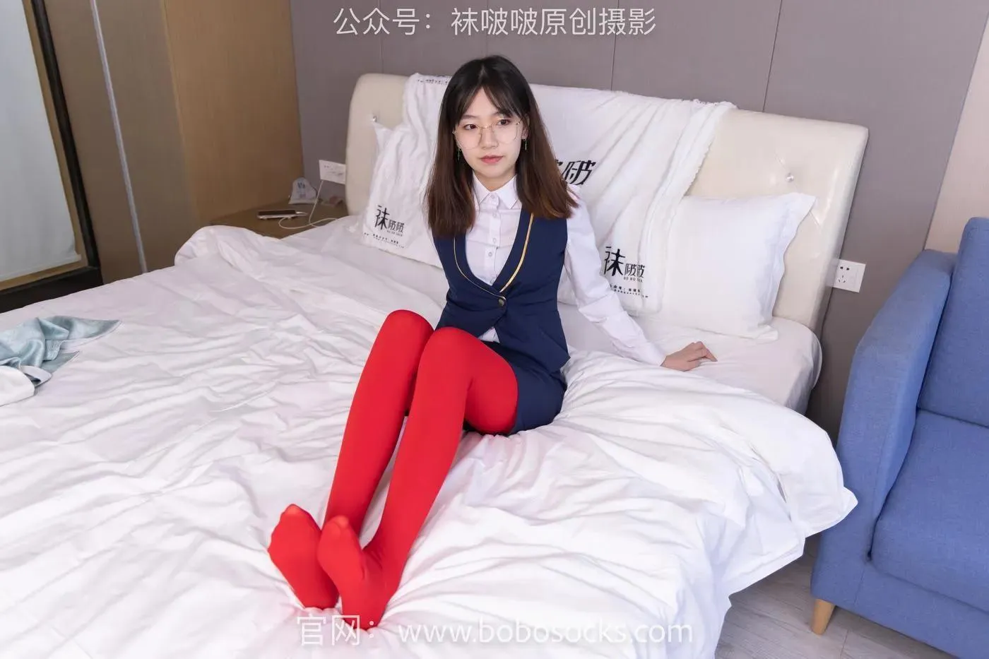 [BoBoSocks袜啵啵]NO.132 小甜豆-aj1板鞋、蓝色短靴、厚黑丝、厚红丝 [145P]插图4